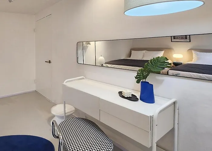 #mangwon Market#han River Park#mangnidan-gil#10 Minutes To Hongdae#4 Queen Beds * Seoel