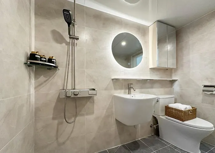 #mangwon Market#han River Park#mangnidan-gil#10 Minutes To Hongdae#4 Queen Beds
