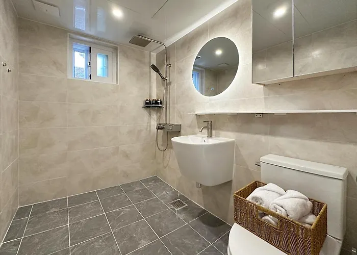 #mangwon Market#han River Park#mangnidan-gil#10 Minutes To Hongdae#4 Queen Beds Appartement *