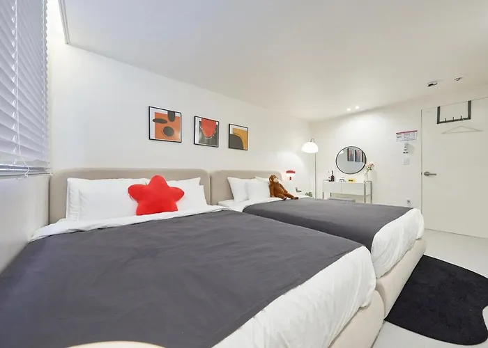 #mangwon Market#han River Park#mangnidan-gil#10 Minutes To Hongdae#4 Queen Beds * Seoel