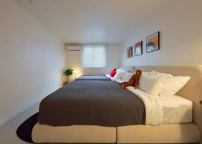 #mangwon Market#han River Park#mangnidan-gil#10 Minutes To Hongdae#4 Queen Beds