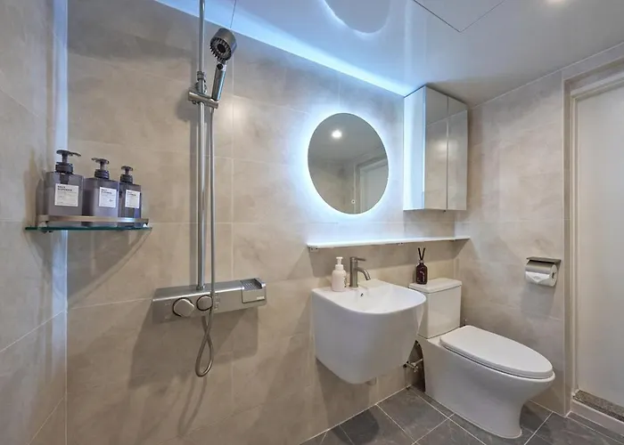 #mangwon Market#han River Park#mangnidan-gil#10 Minutes To Hongdae#4 Queen Beds * Seoel